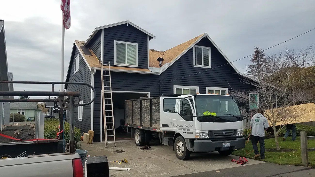 Roofers removing and reroofing in Auburn, WA